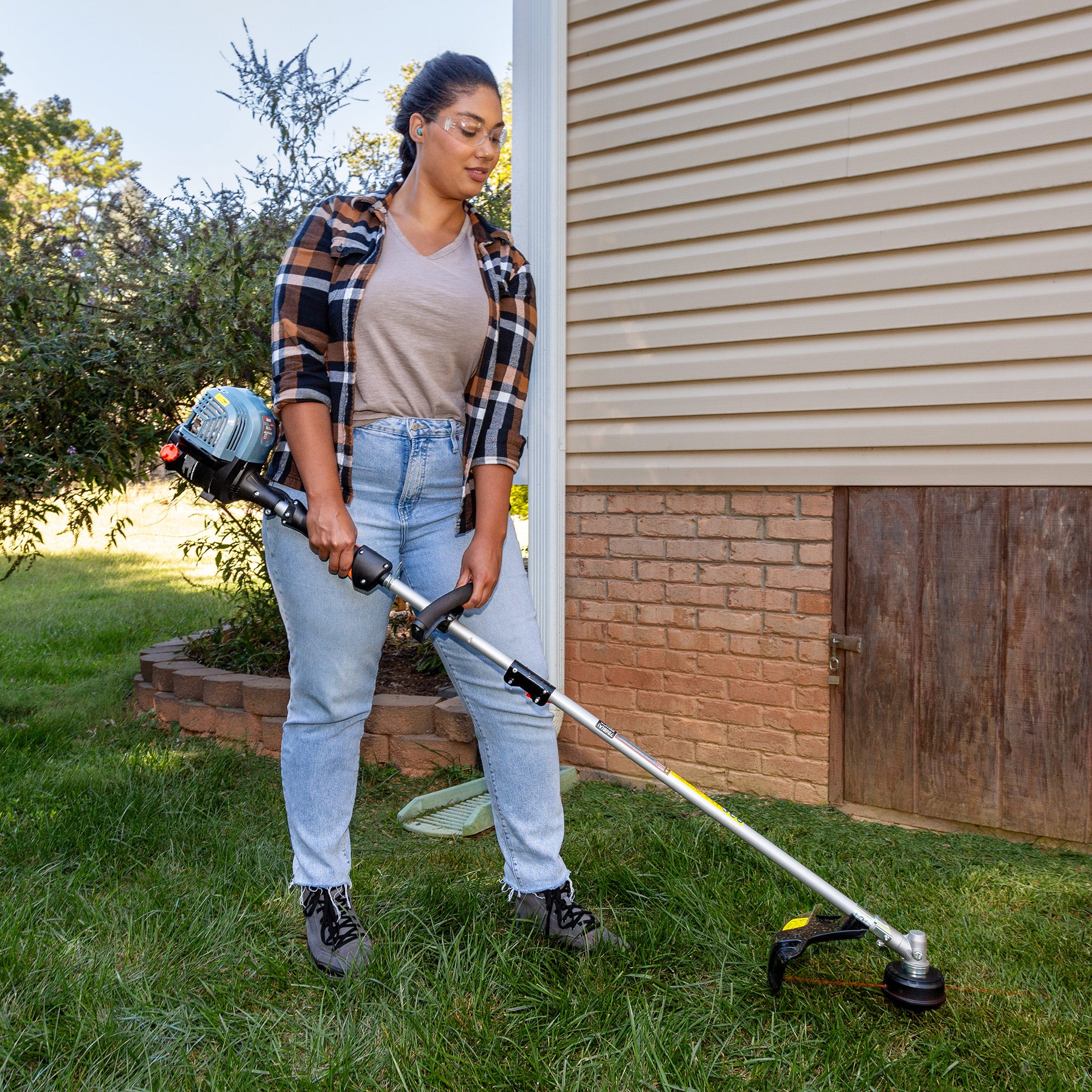 4QL® 26.5 cc 4-Cycle Gas Powered String Trimmer, 18-Inch Cutting Width,  Detachable Straight Shaft, GTS4QL-L